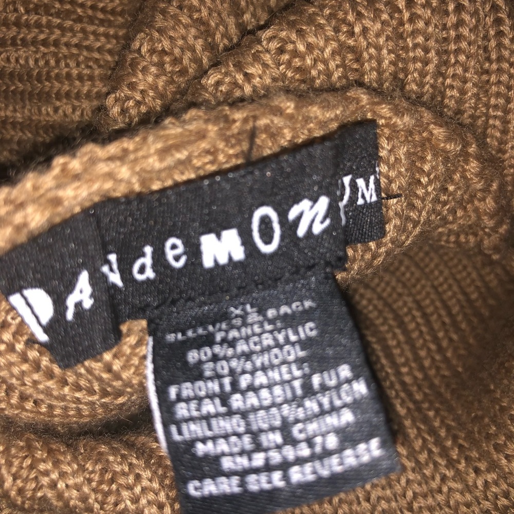 Sweater - Picture 4 of 4